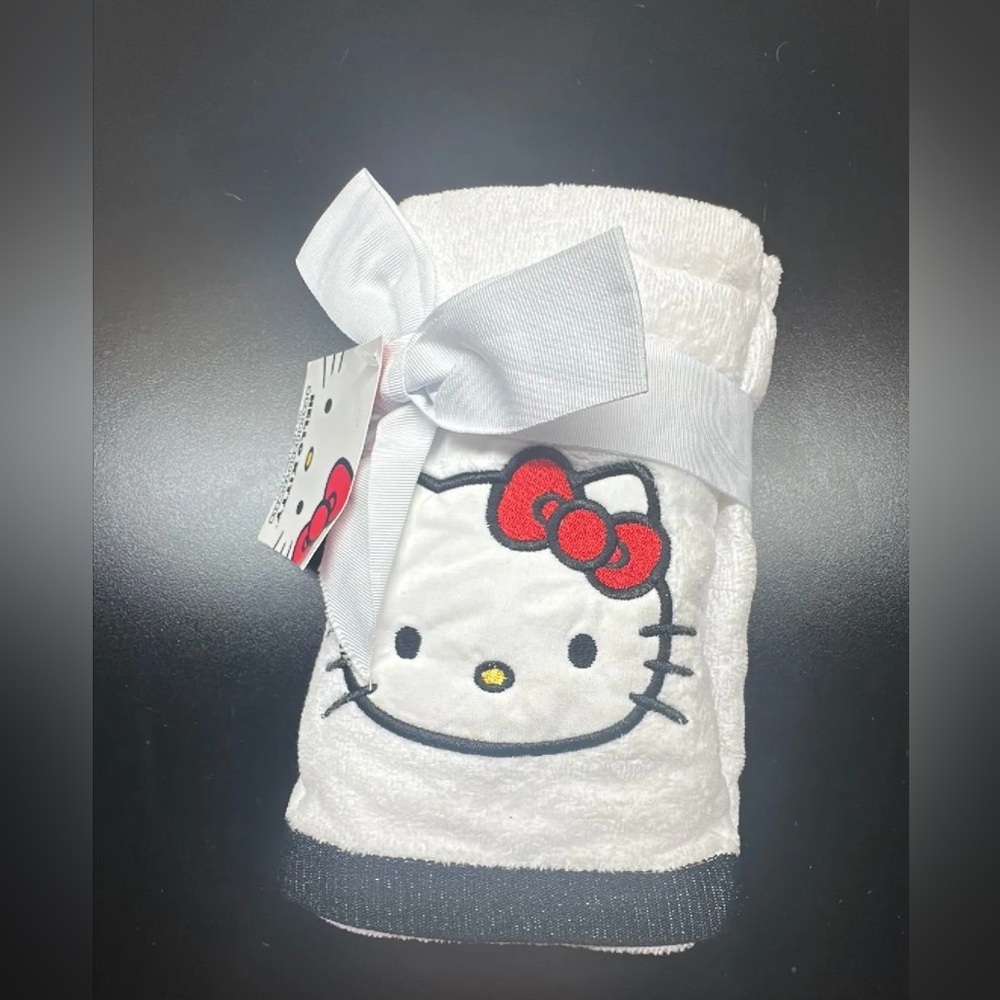 Hello Kitty Hand Towels Set - Picture 2 of 3